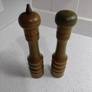 Wooden Salt and Pepper Grinder Set